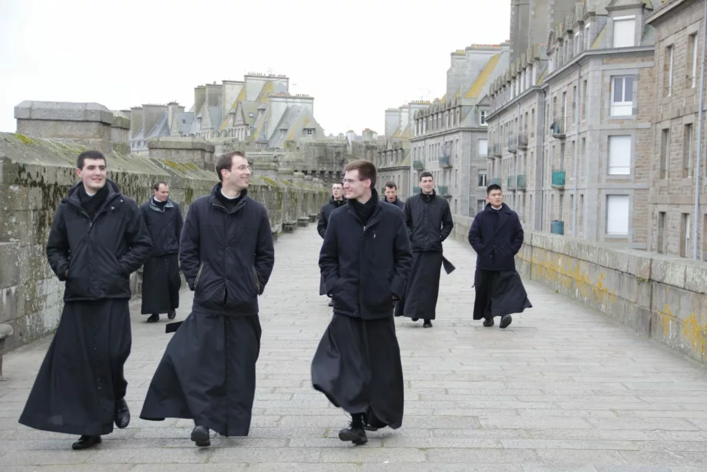 Prêtres Communauté Saint-Martin Evron